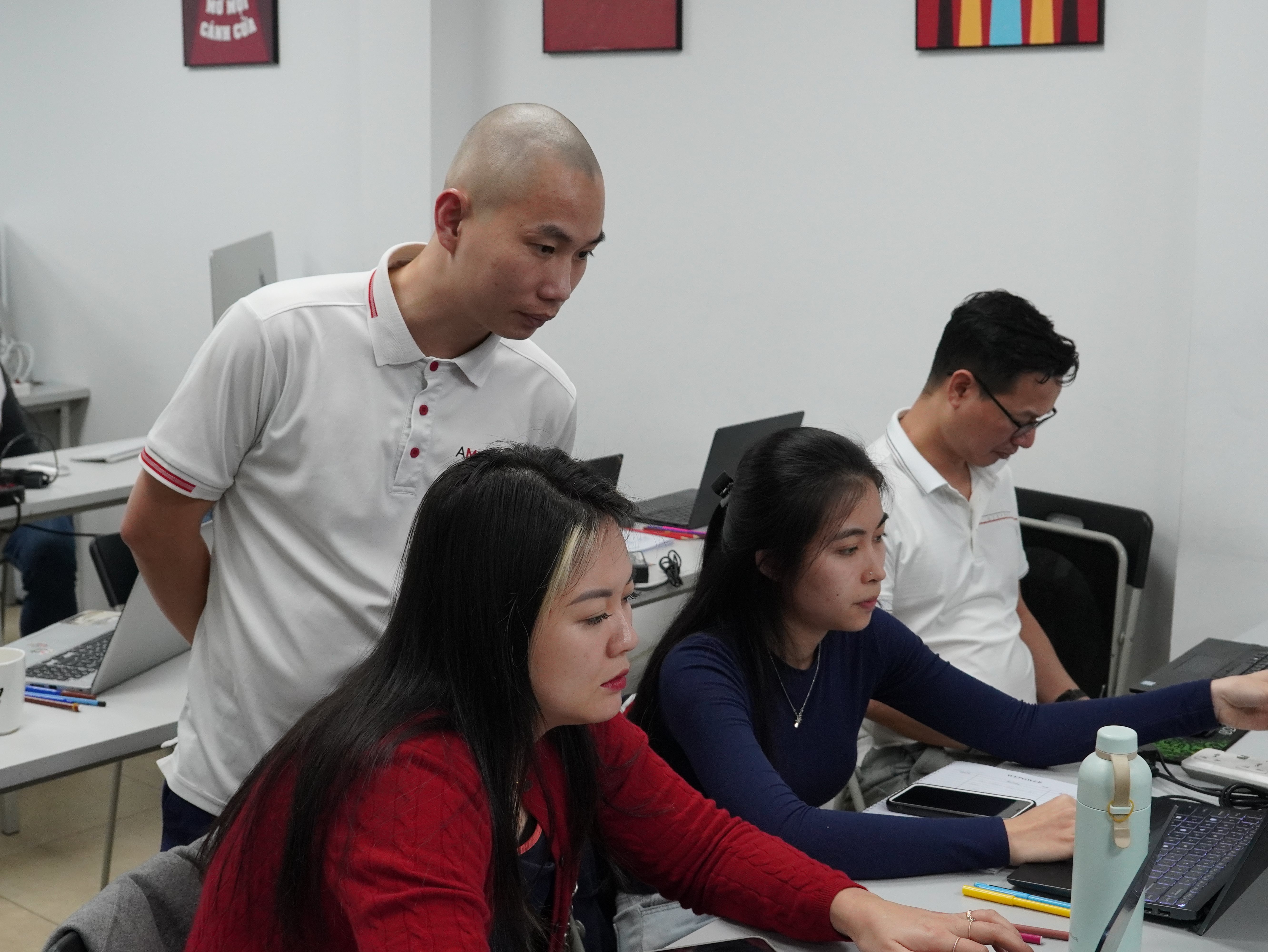 Đức Aman giảng dạy